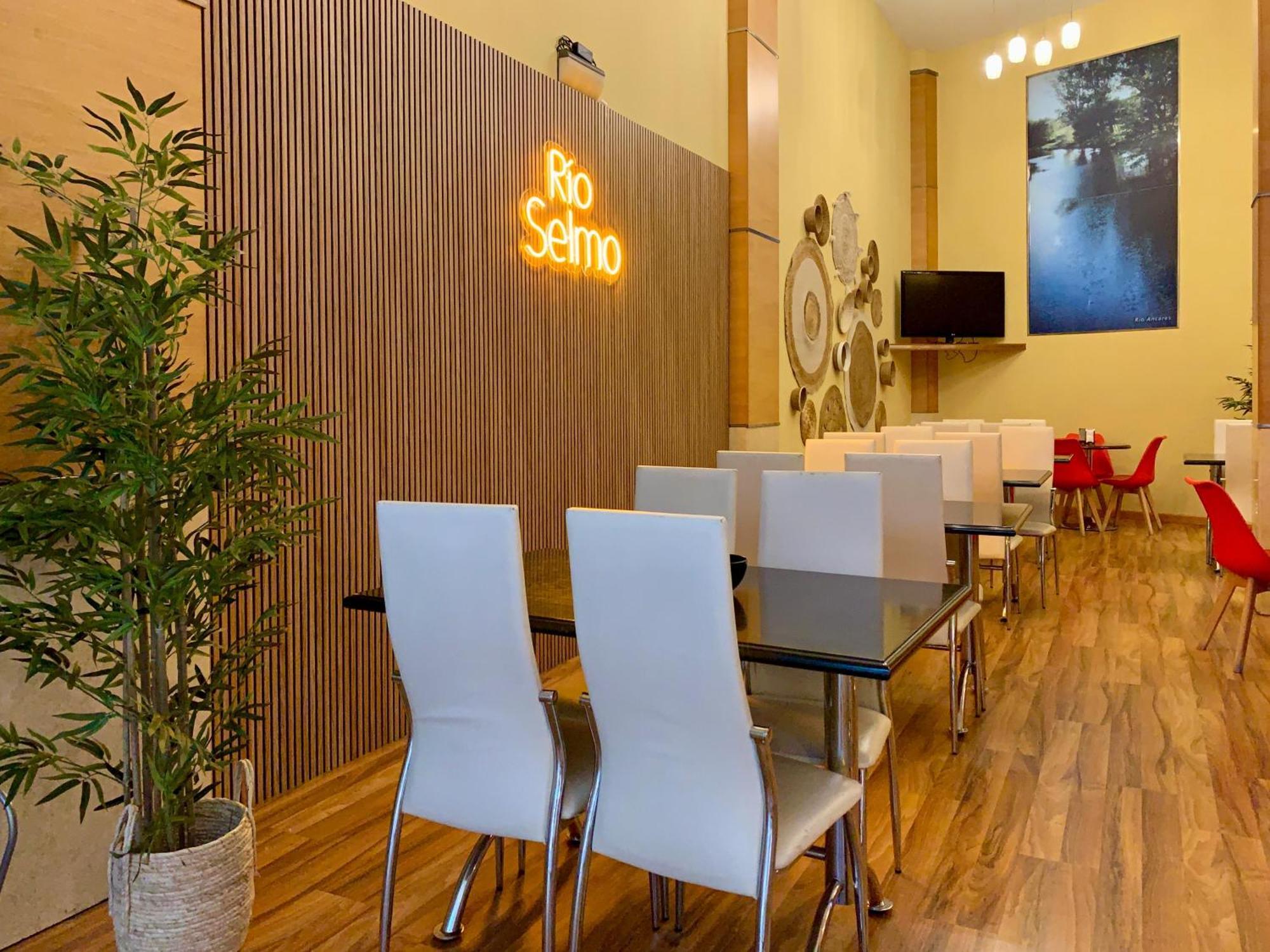 Hostal Rio Selmo Ponferrada Εξωτερικό φωτογραφία